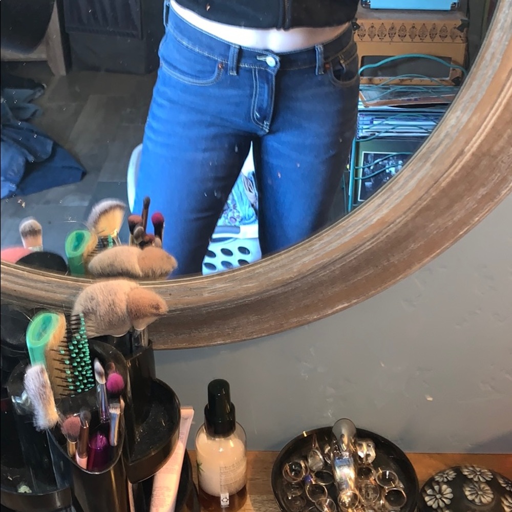 Great quality, low waisted, Levi jeans.